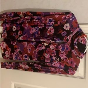 Super comfy and cute floral long sleeve top